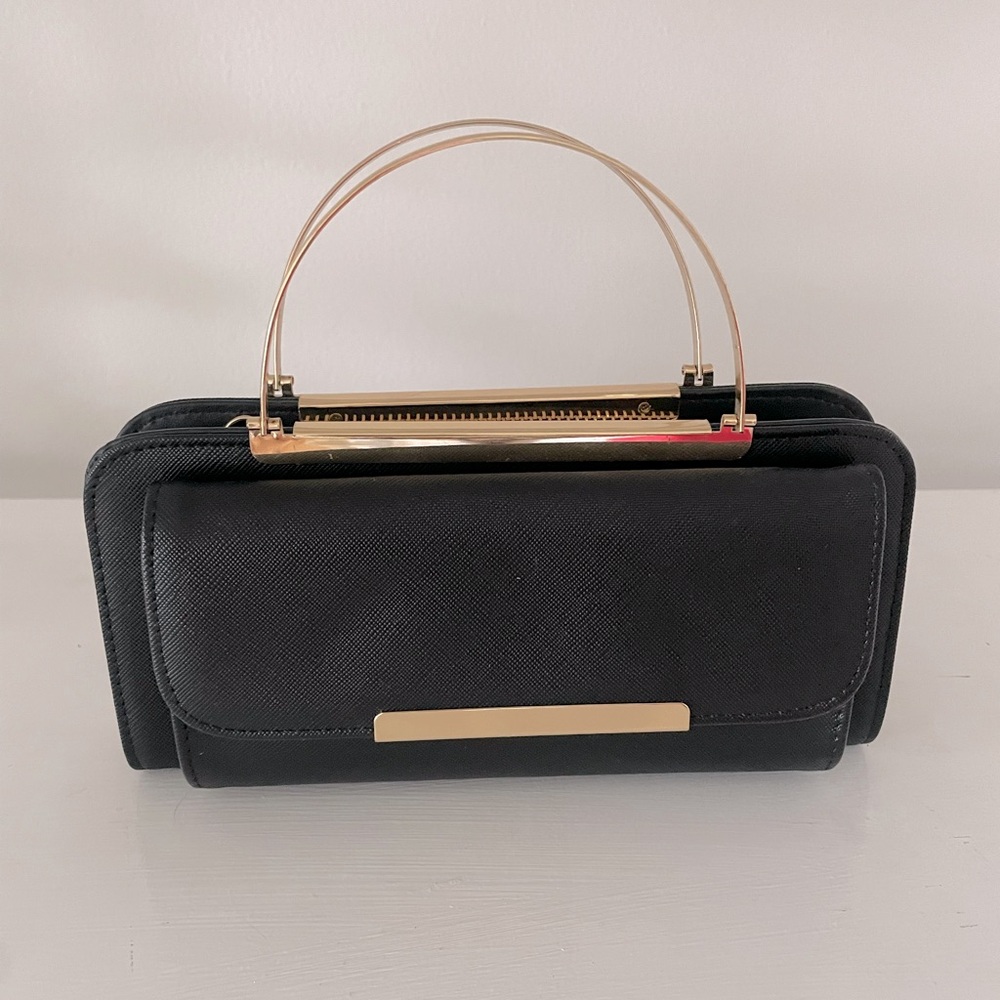 Multi style Wallet, Wristlet, crossbody bag in Peta approved Vegan leather.